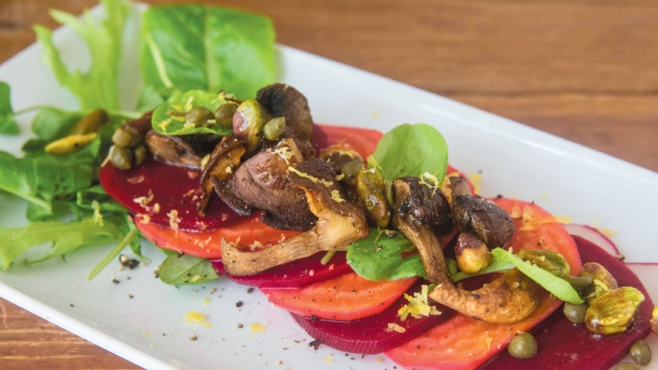 Beet salad with tomato and mushrooms